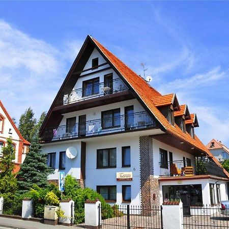 Pensjonat Tadeusz I Apartamenty W Darlowku Darlowko Buitenkant foto