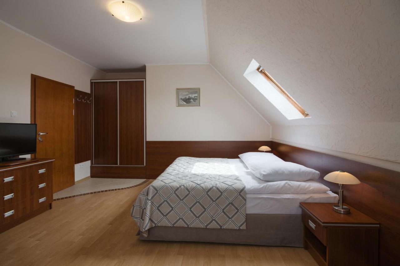 Pensjonat Tadeusz I Apartamenty W Darlowku Darlowko Buitenkant foto