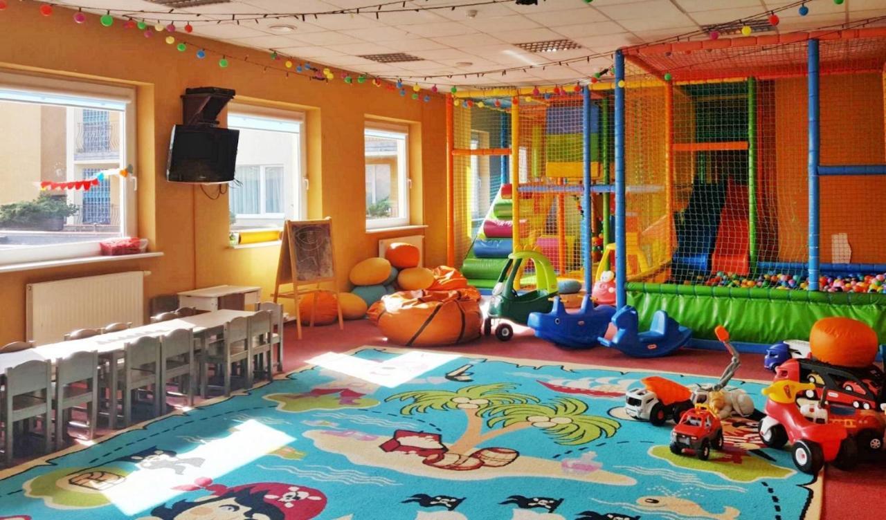Pensjonat Tadeusz I Apartamenty W Darlowku Darlowko Buitenkant foto