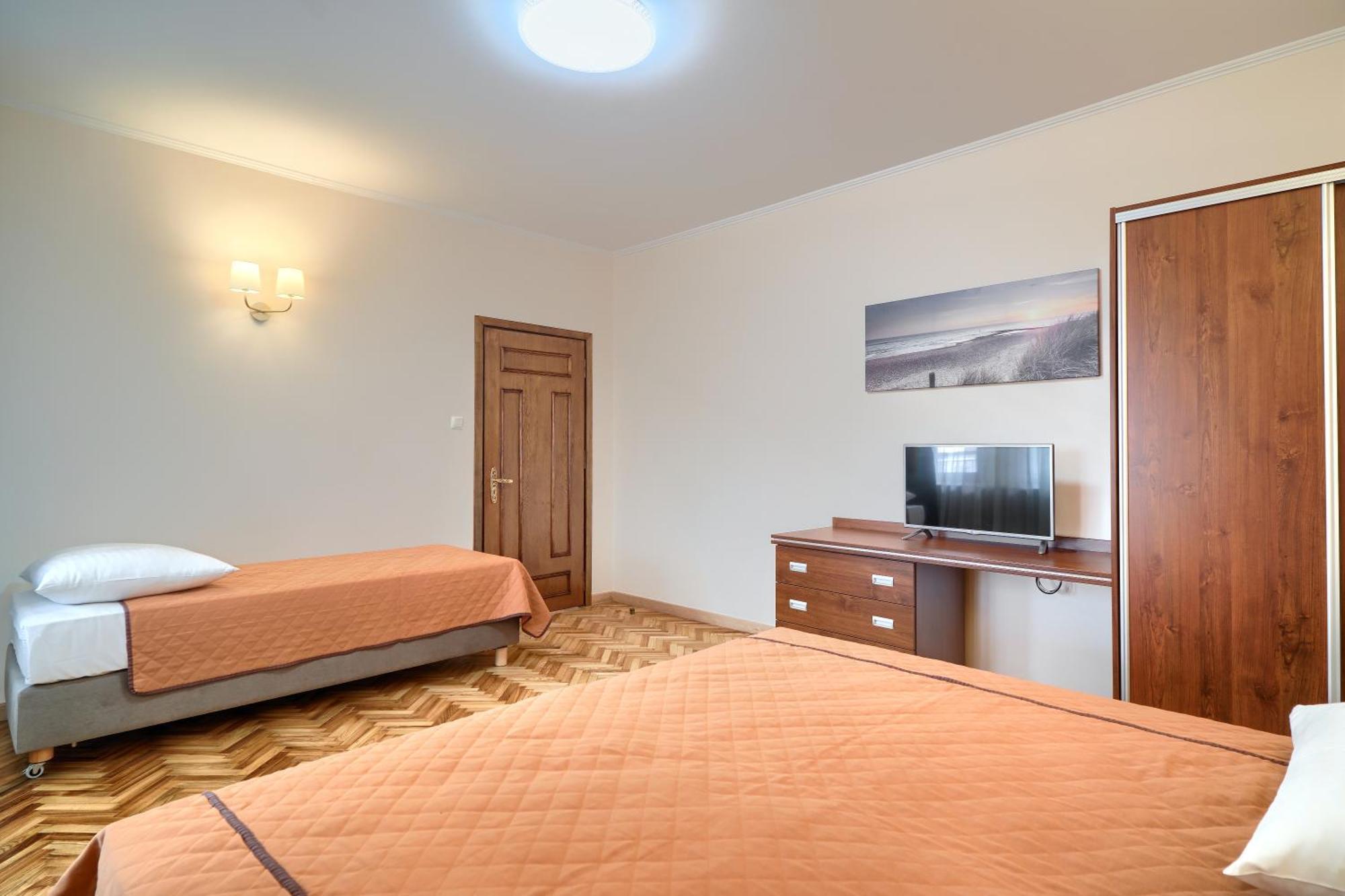 Pensjonat Tadeusz I Apartamenty W Darlowku Darlowko Buitenkant foto