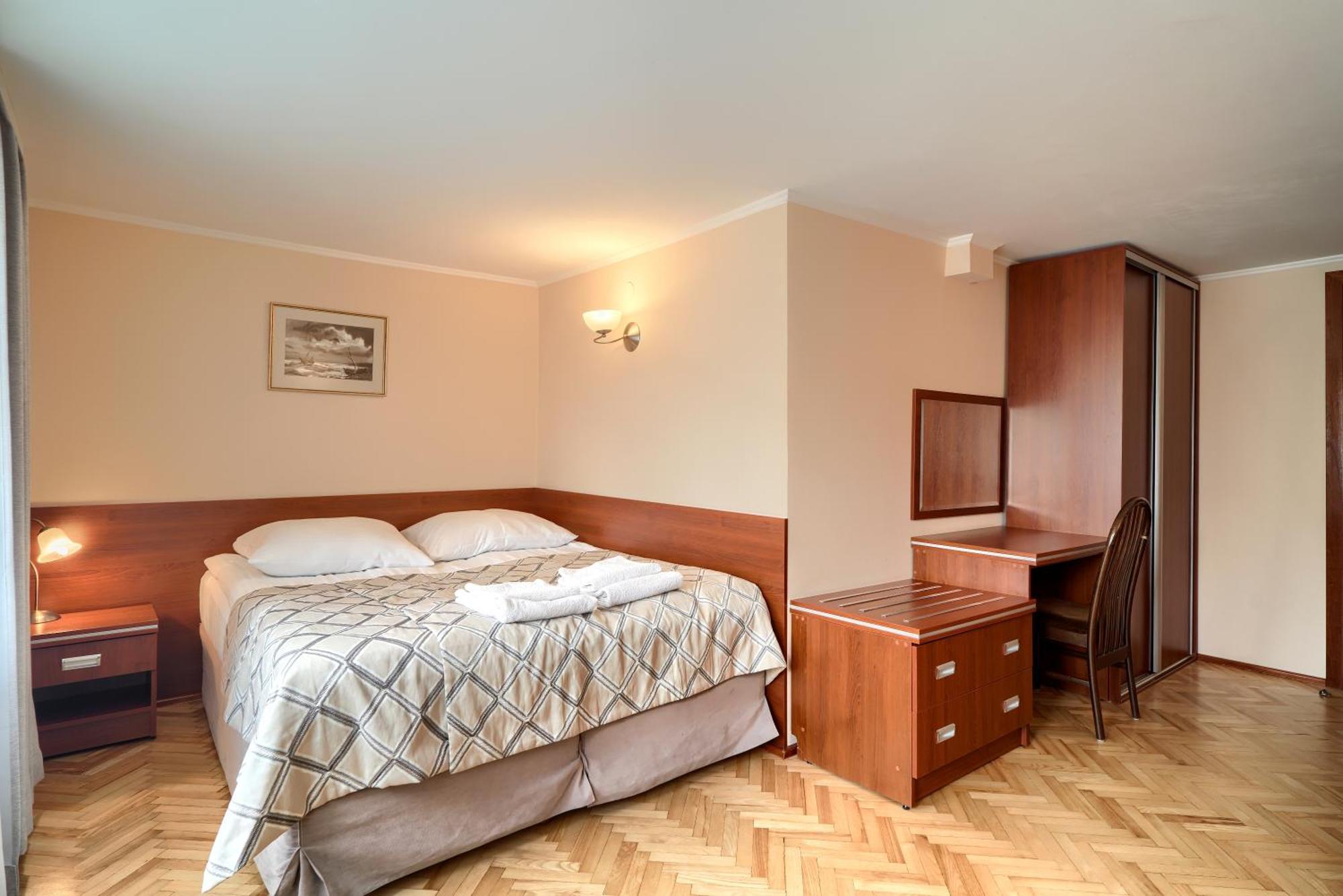 Pensjonat Tadeusz I Apartamenty W Darlowku Darlowko Buitenkant foto